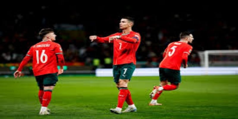 爱游戏体育聚焦历史交锋：尤文全面占优，里昂欲改命运-爱游戏体育